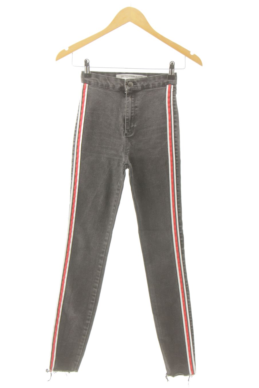 Vaquero de Zara de la talla 34, de color negro de ropa vaquera
