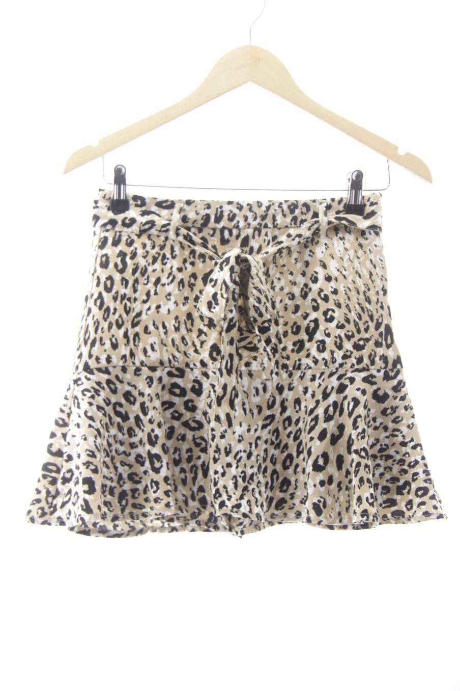 Pantaloni corti de Stradivarius de la talla S, de color stampa animalier