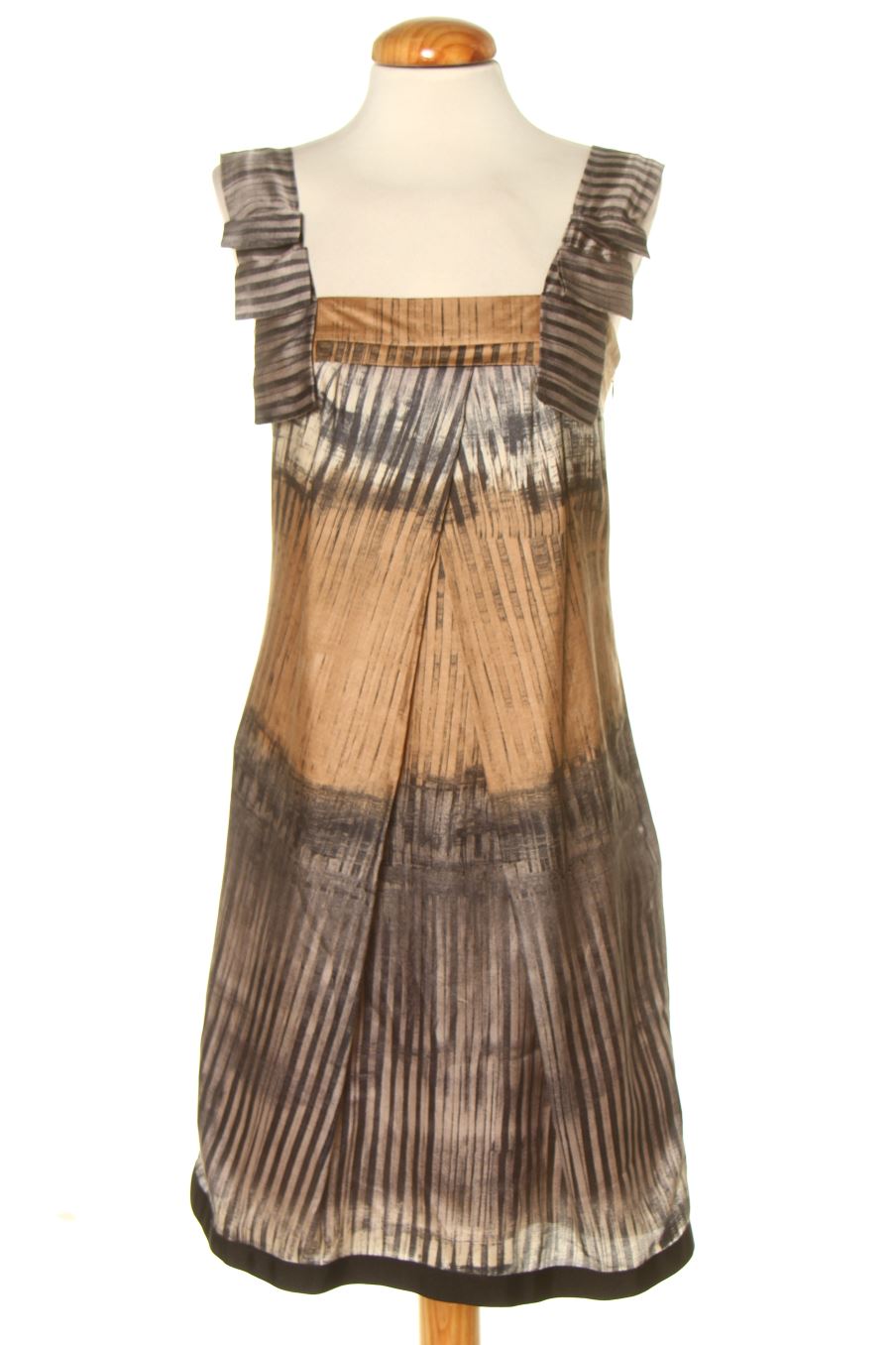 Robe Guerral de la taille 38, de couleur imprimés de soie