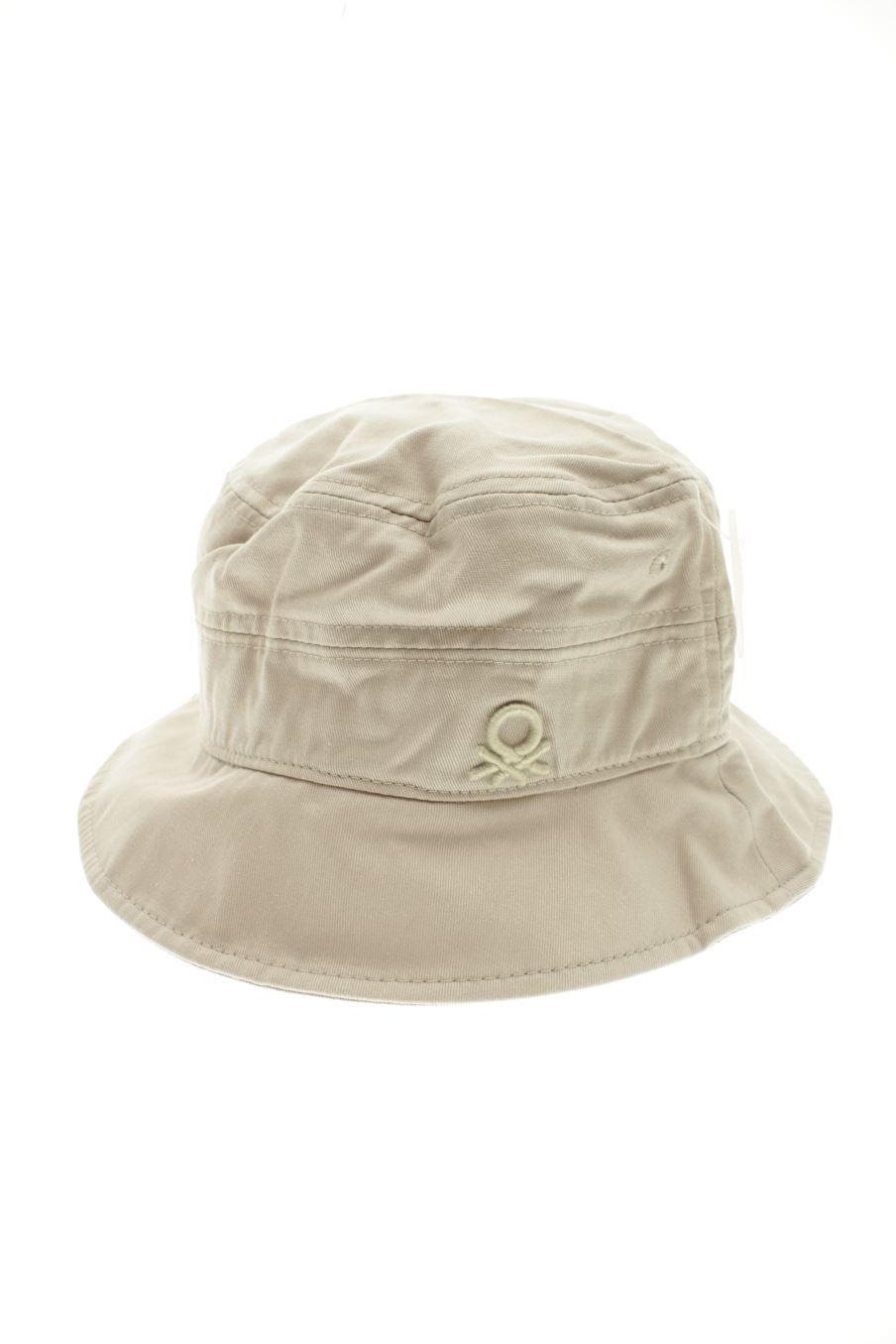 Bonnet Benetton de la taille 46 cms avec une étiquette