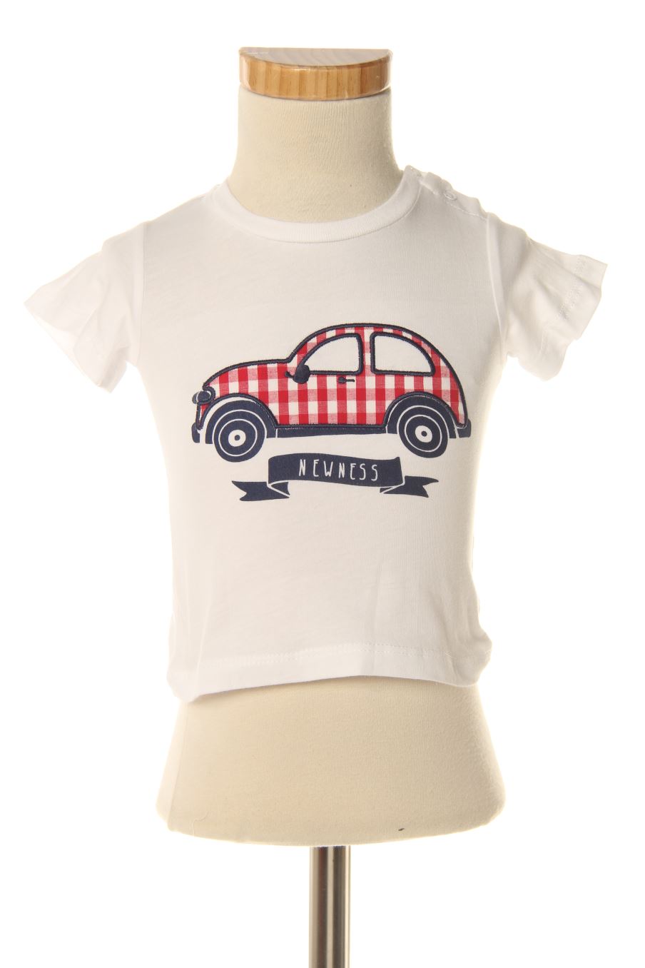 T-shirt Newness de la taille 12 mois avec une étiquette