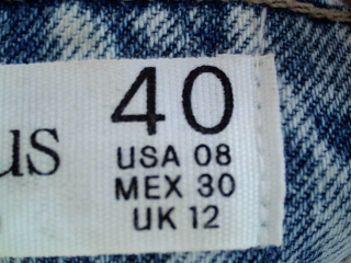 Jupe Stradivarius de la taille 40, de couleur bleu de denim