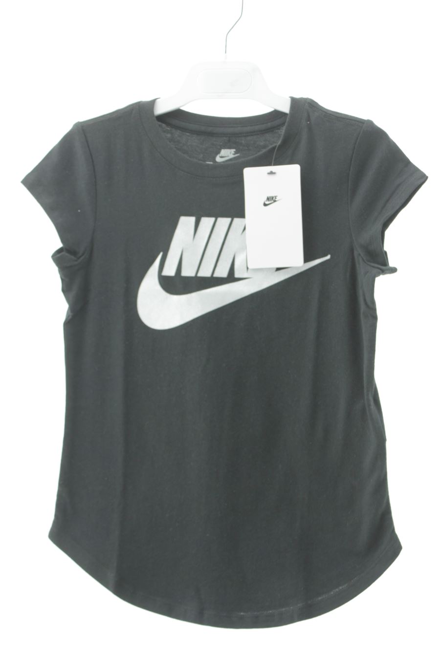 T-shirt Nike de la taille 2 ans avec une étiquette