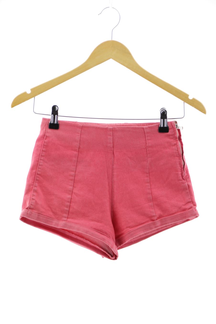 Pantalón corto de Bershka de la talla 32, de color rojo