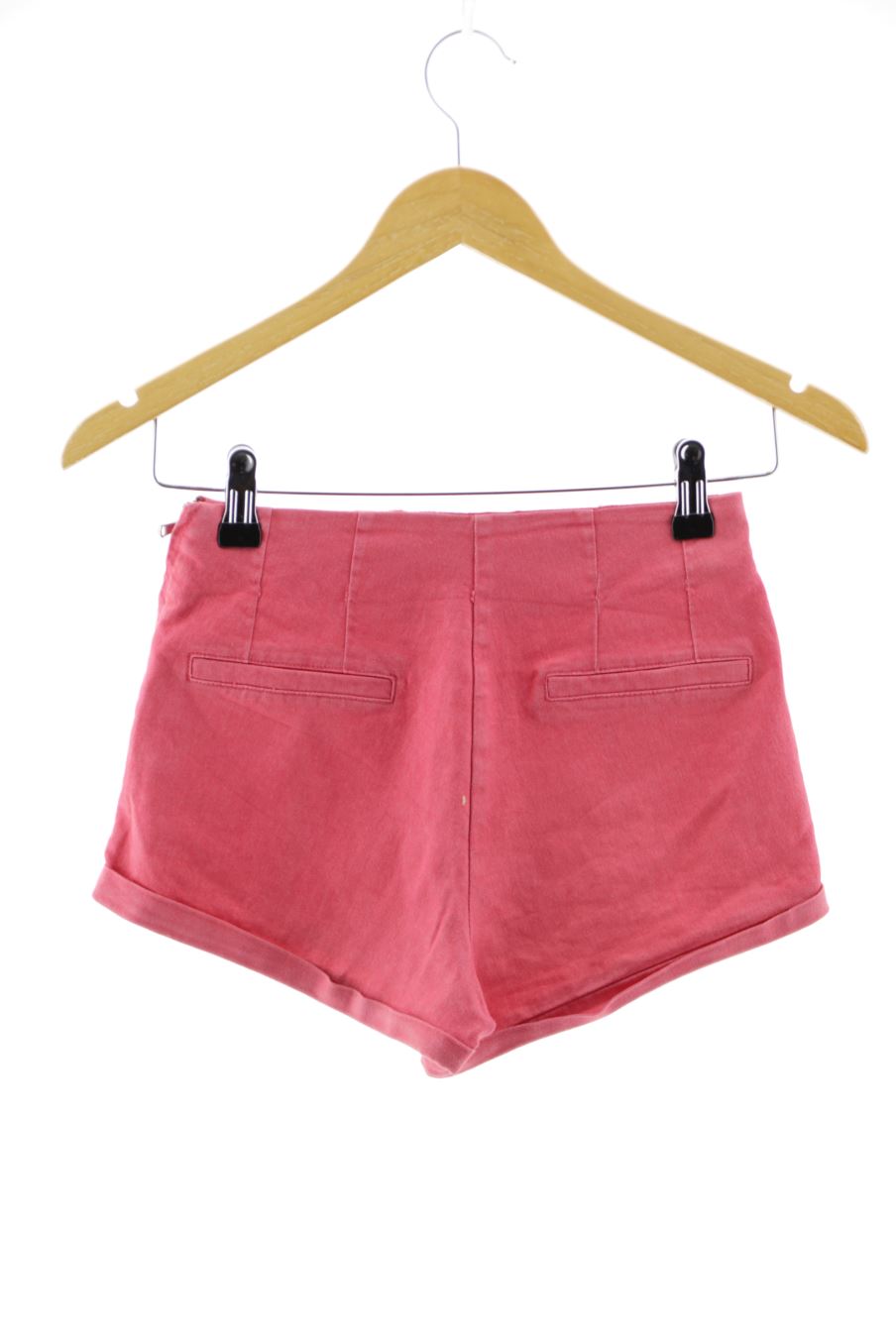 Pantalón corto de Bershka de la talla 32, de color rojo