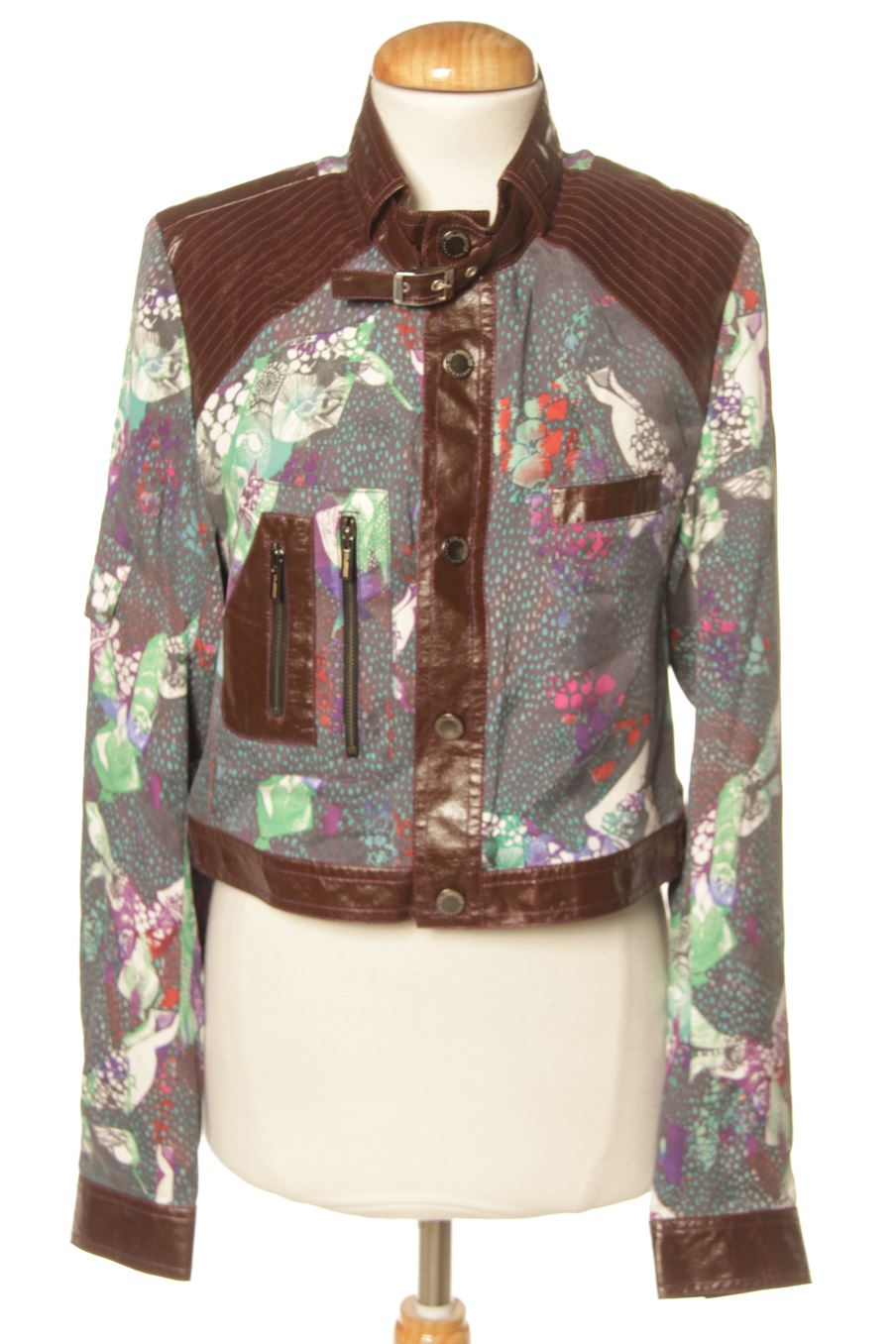 Cazadora de Custo Barcelona de la talla M, de color estampado