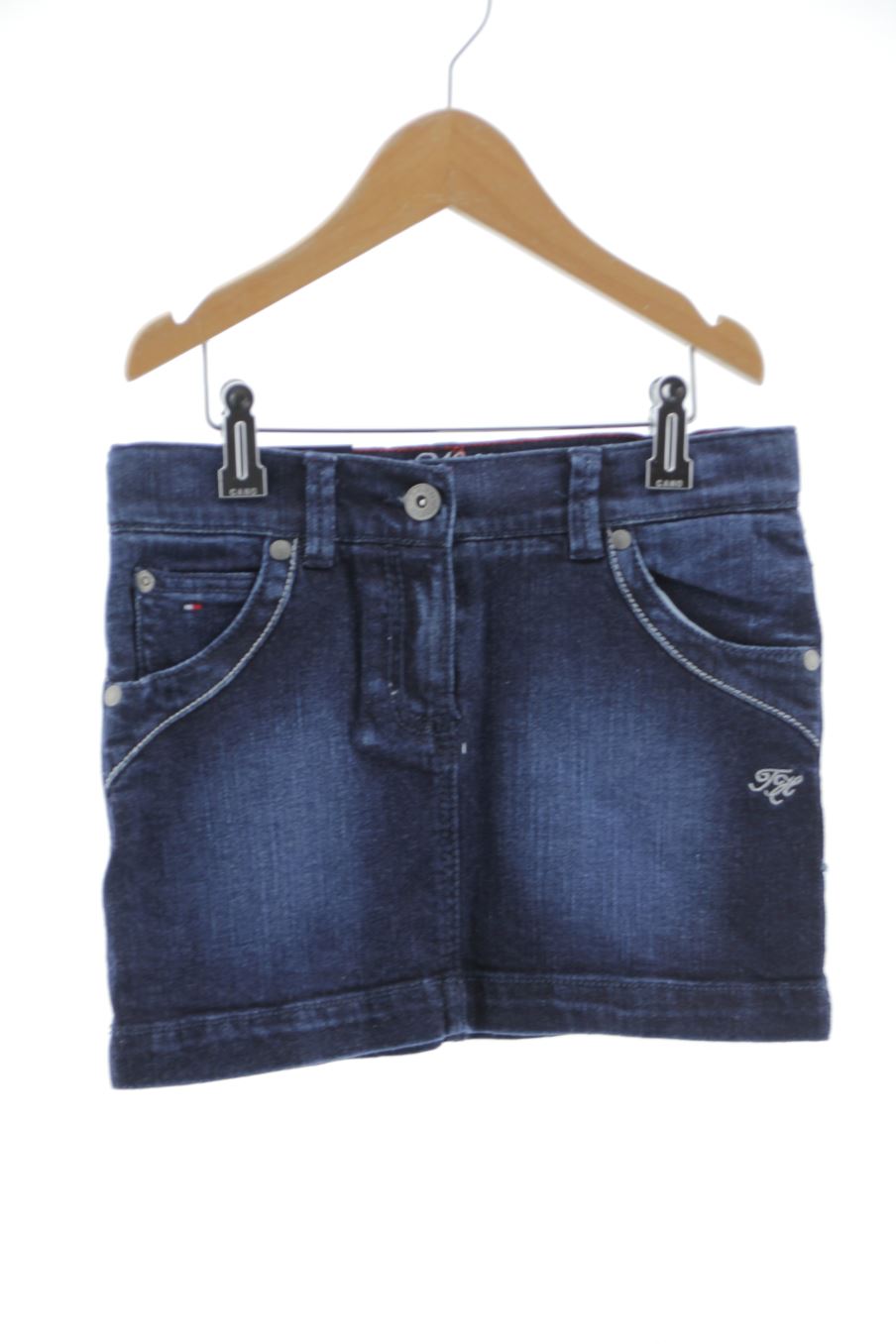 Jupe Tommy Hilfiger de la taille 8 ans de denim avec une étiquette