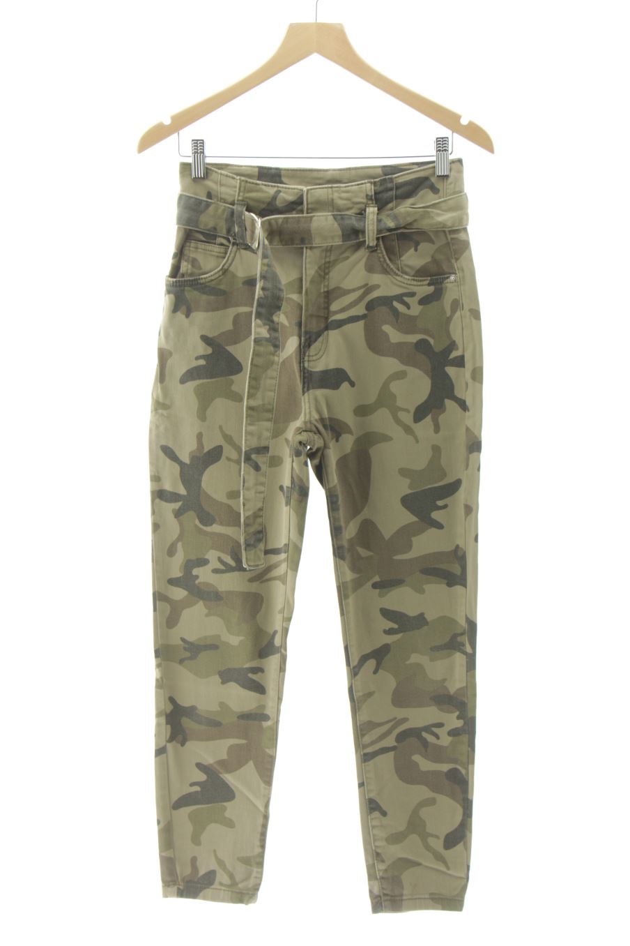 Jeans von Bershka Größe 38, Farbe Aufdruck, aus Jeanskleidung für
