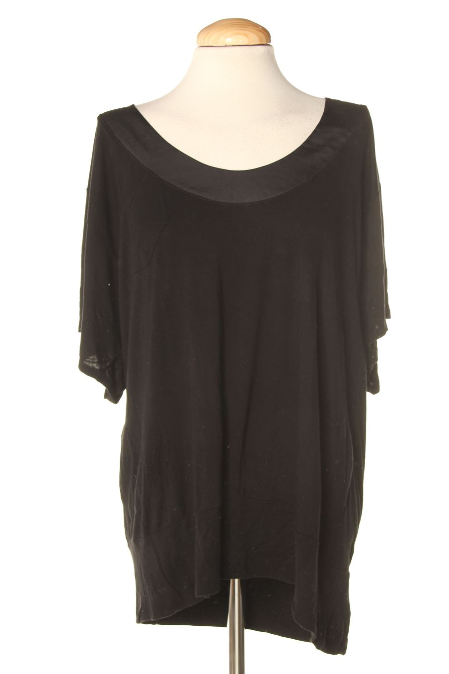 T-shirt Ikks de la taille 40, de couleur noir