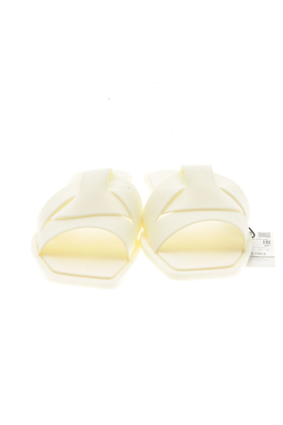 Sandalias planas de Zara de la talla 35, de color beige de