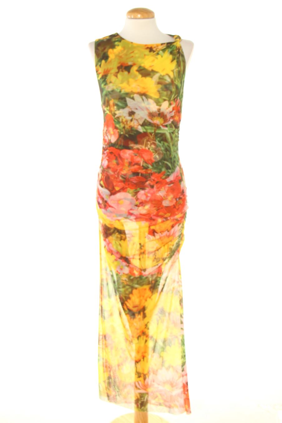 Robe Zara de la taille M, de couleur fleurs