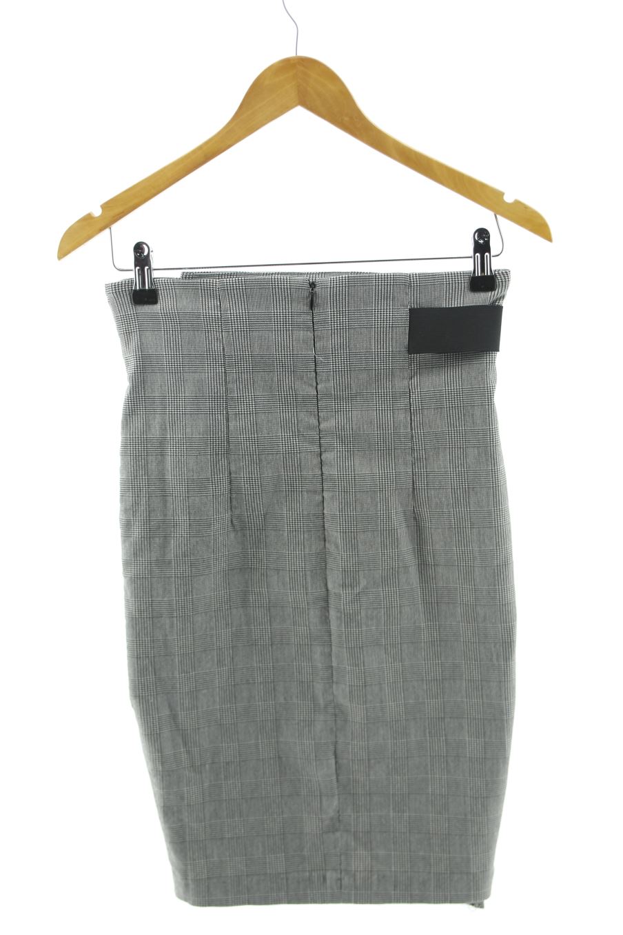 Jupe Amisu de la taille 38, de couleur carreaux
