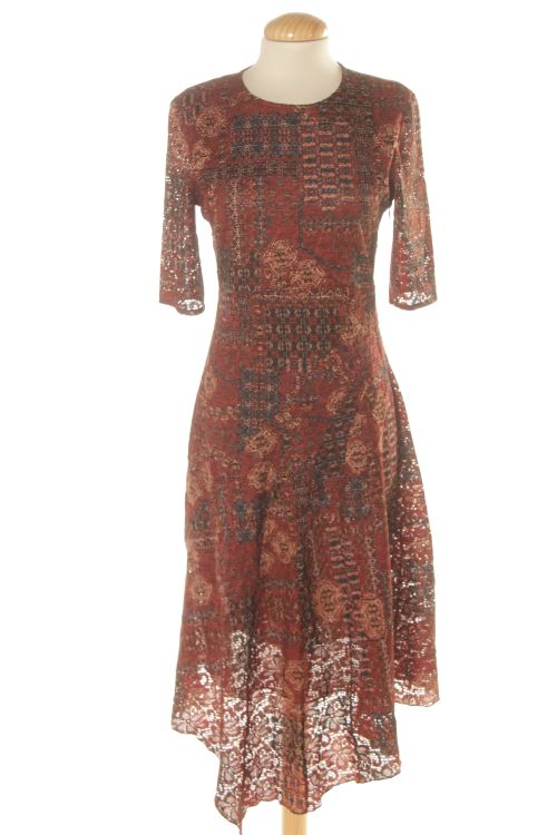 Aufwändiges Kleid