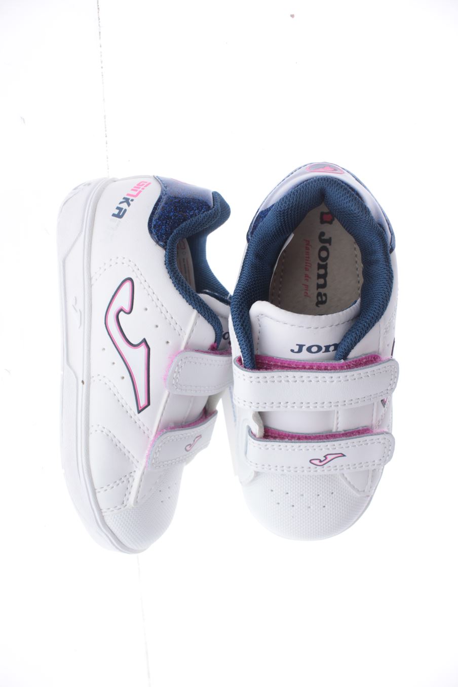 Chaussures de sport Joma de la taille 30 avec une étiquette