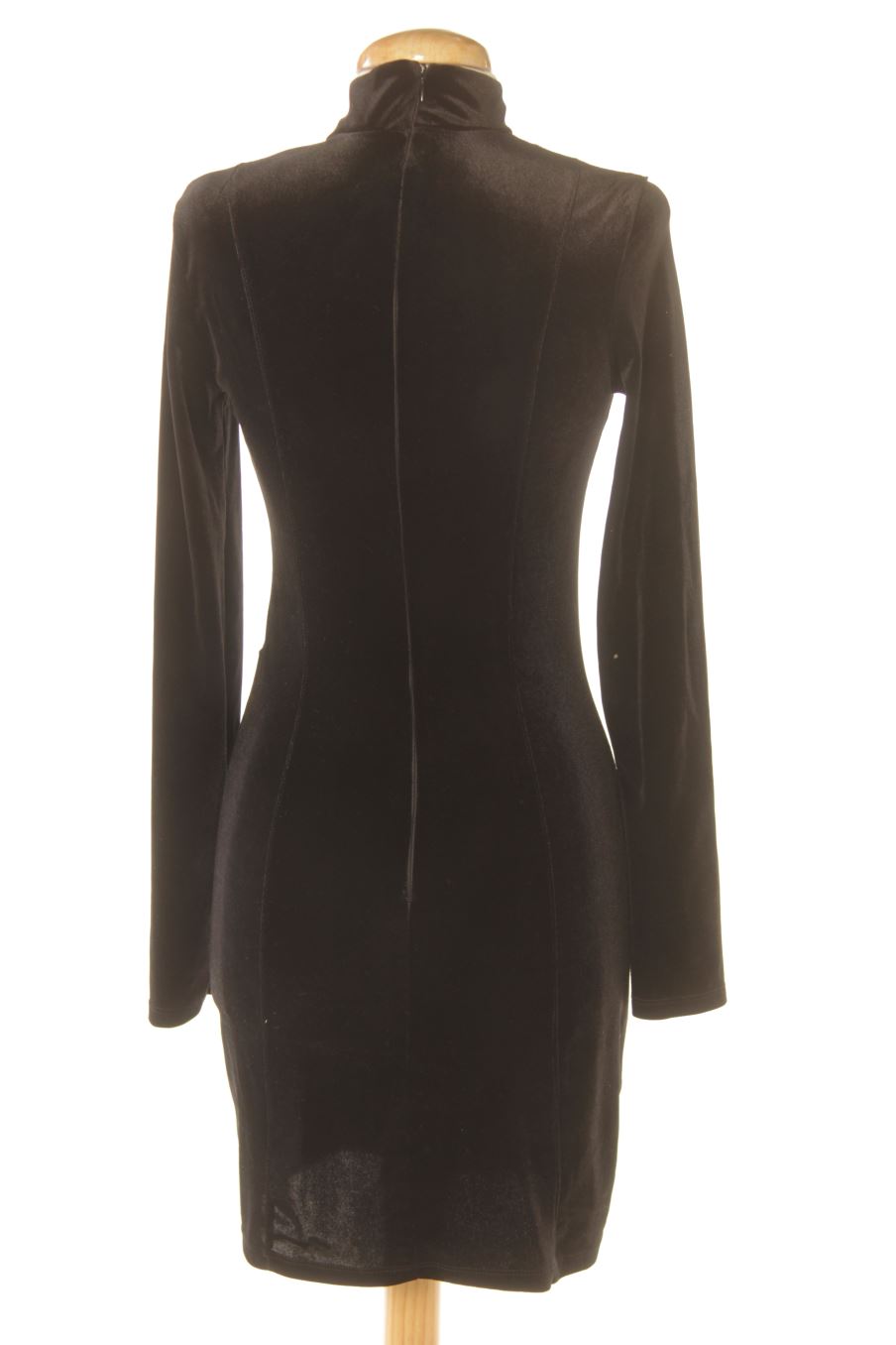 Vestido elegante de Bershka de la talla S, de color negro de terciopelo