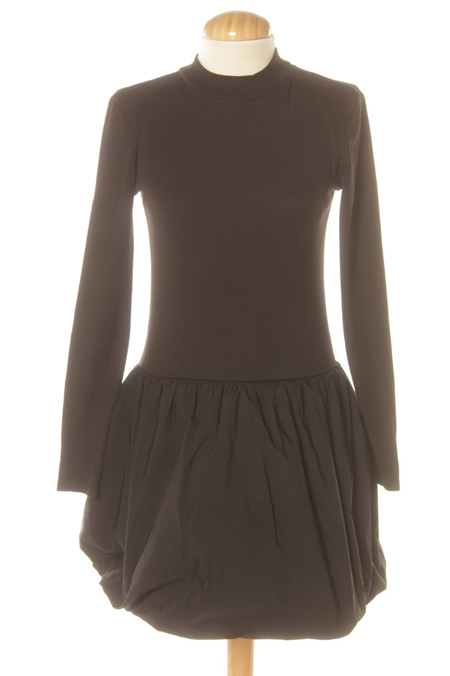 Robe casual Zara de la taille S, de couleur noir