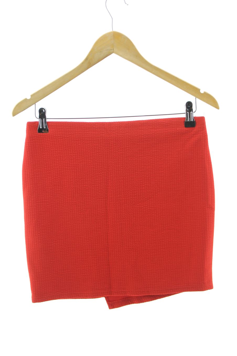 Jupe Bershka de la taille M, de couleur rouge