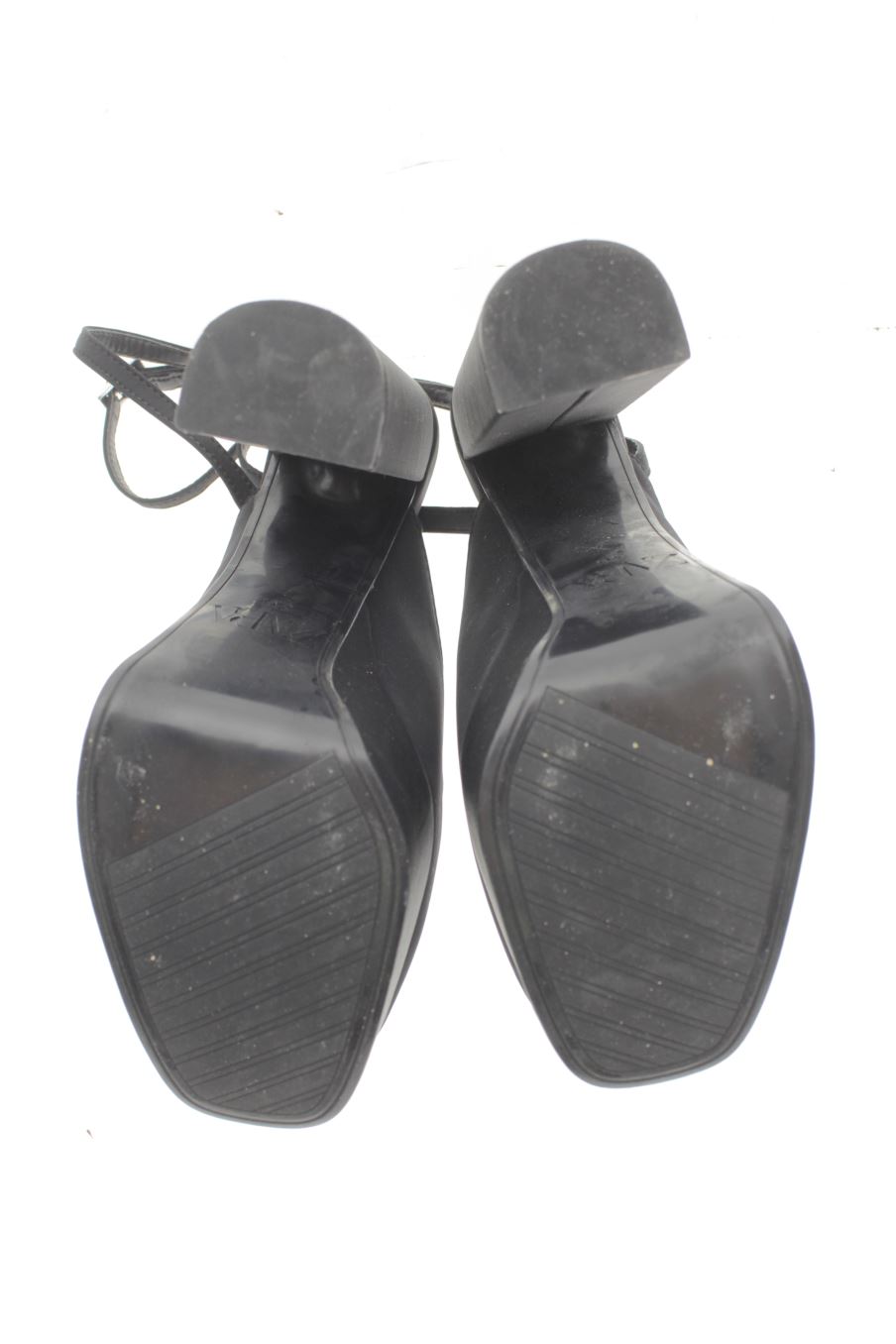 Zapatos de tacon de Zara de la talla 36, de color negro de