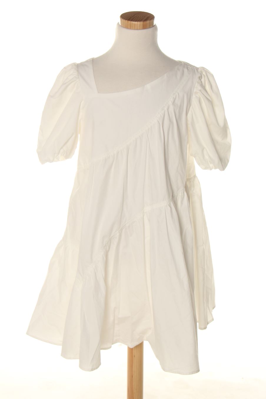 Robe Zara de la taille 13 ans avec une étiquette