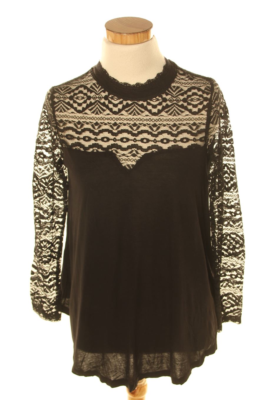 T-shirt à manches longues Bershka de la taille S, de couleur noir