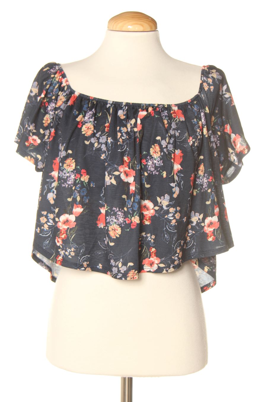 T-shirt Bershka de la taille S, de couleur fleurs