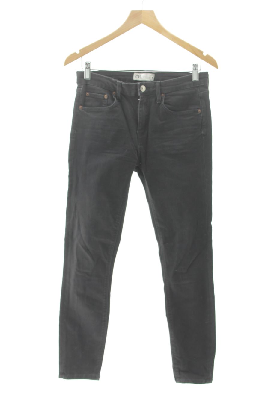 Jeans Zara de la taille 40, de couleur noir de denim