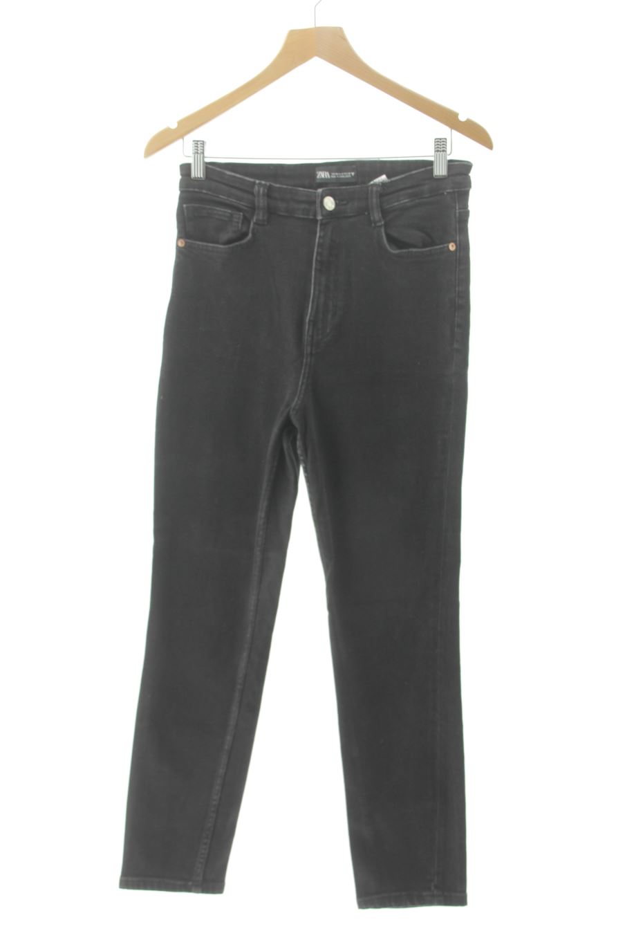 Jeans Zara de la taille 40, de couleur noir