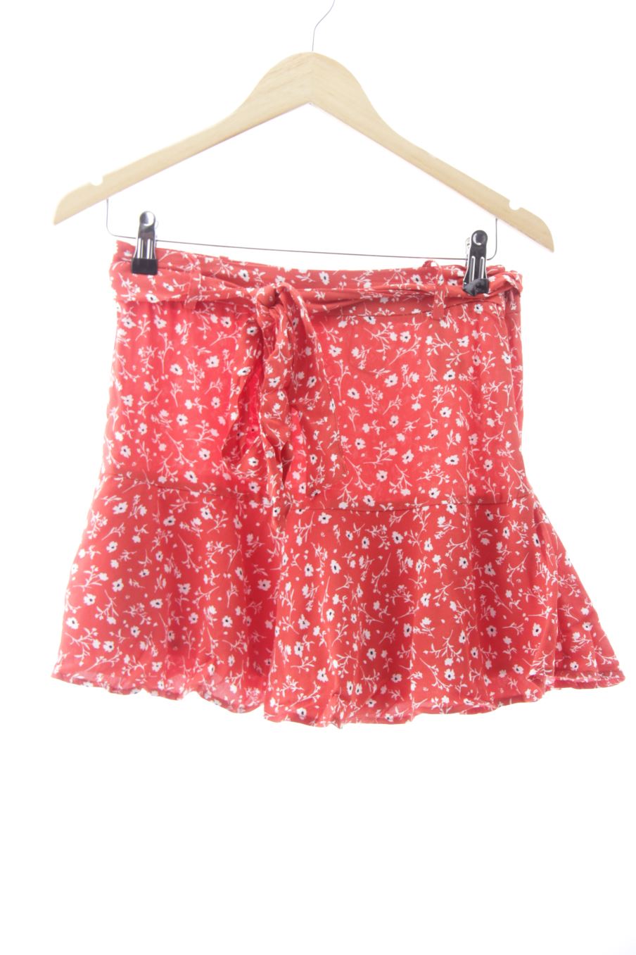 Pantalón corto de Zara de la talla M, de color flores