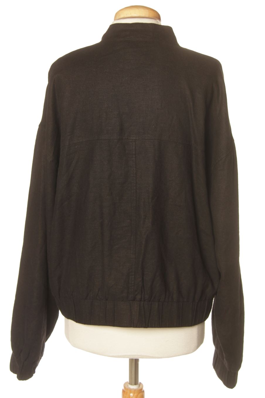 Cazadora de F&F de la talla 42, de color negro
