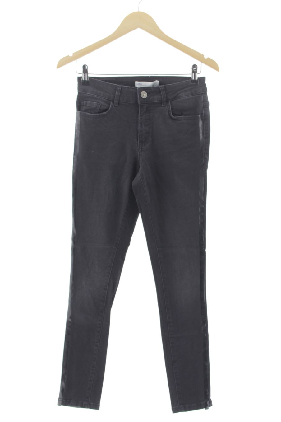 Jeans Zara de la taille 38, de couleur noir de denim