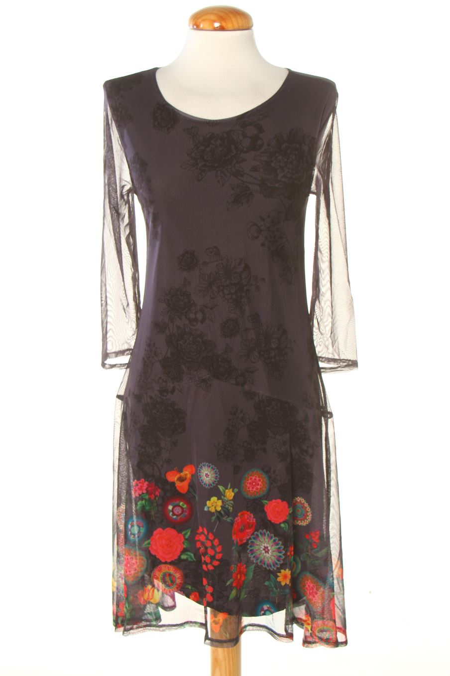 Robe casual Desigual de la taille M, de couleur imprimés