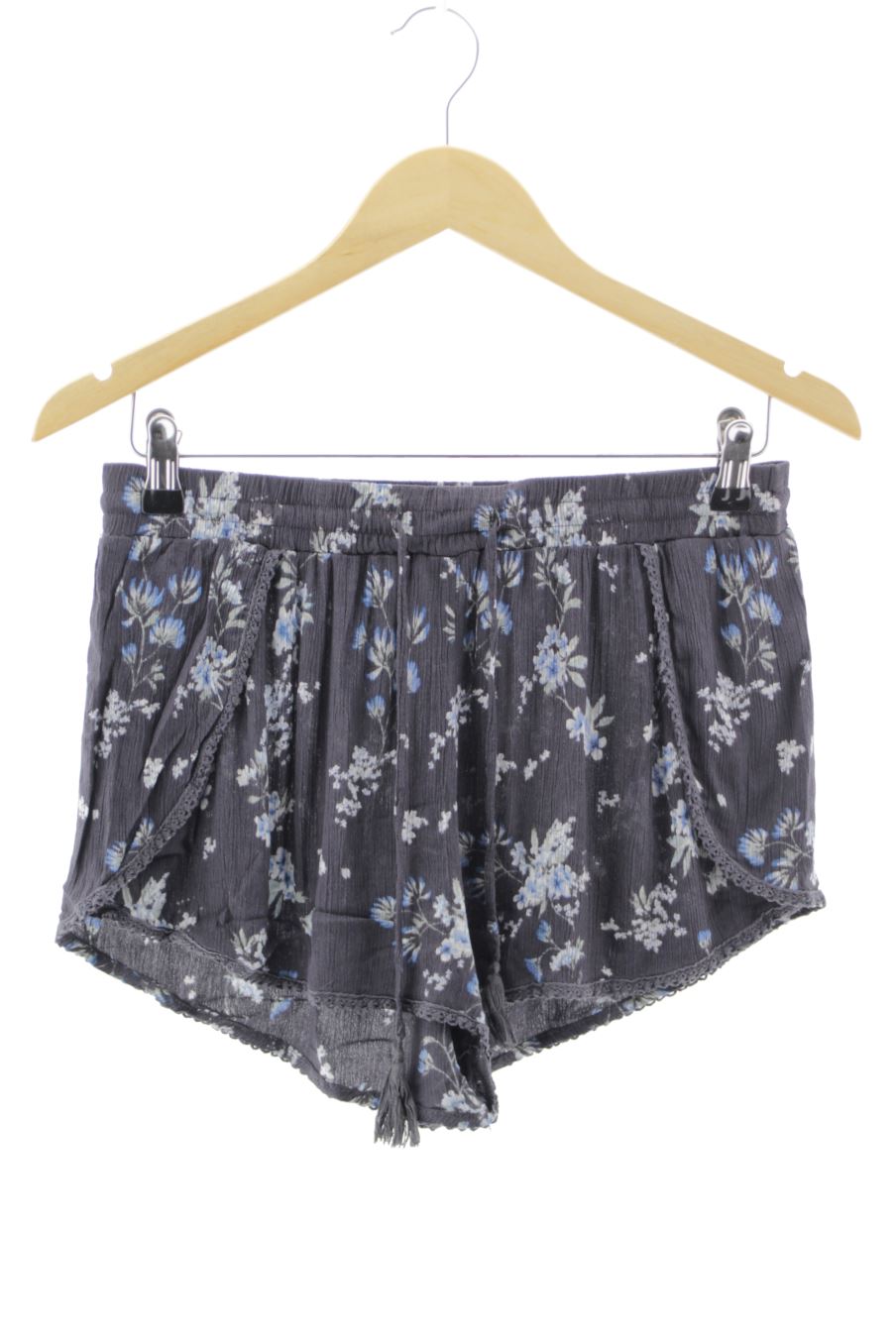 Shorts Pull & Bear de la taille M, de couleur fleurs