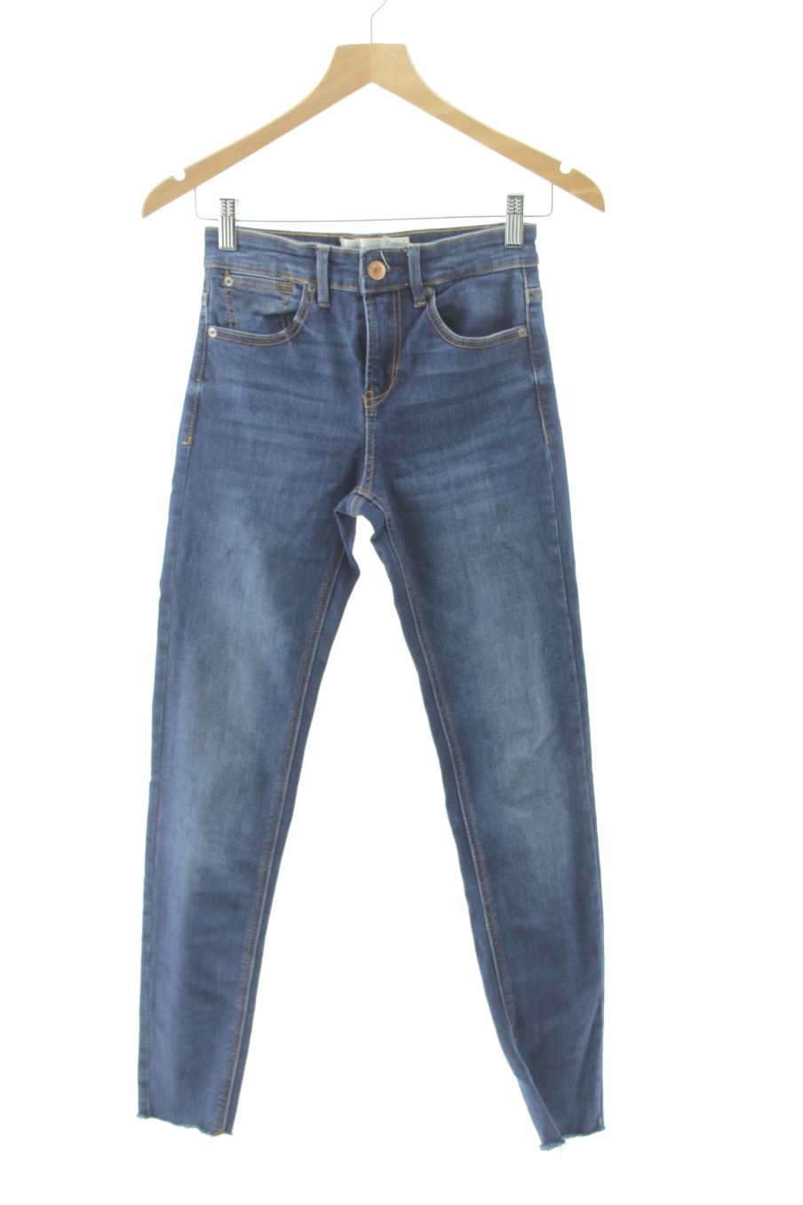 Jeans Stradivarius de la taille 34, de couleur bleu de denim