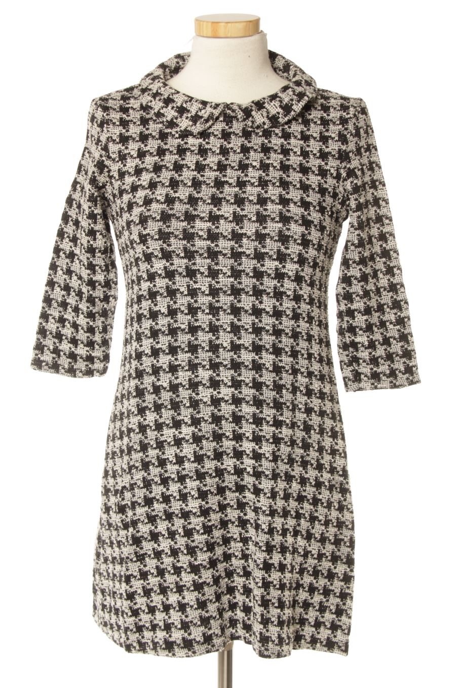 Robe casual Mango de la taille S, de couleur noir
