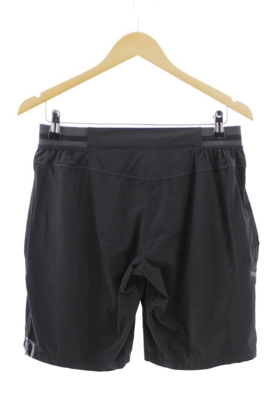 Pantalones cortos de Ternua de la talla M, de color negro