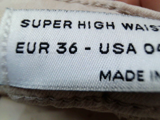 Jeans Stradivarius de la taille 36, de couleur beige de denim