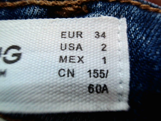 Jeans Mango de la taille 34, de couleur bleu de denim
