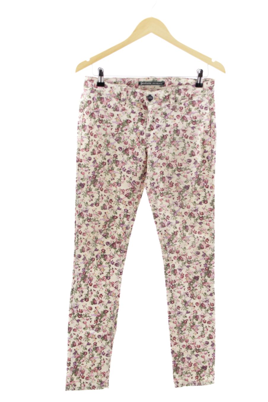 Jeans Stradivarius de la taille 40, de couleur fleurs de denim
