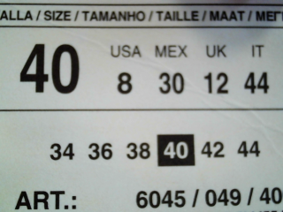 Vaquero de Zara de la talla 40, de color azul de ropa vaquera