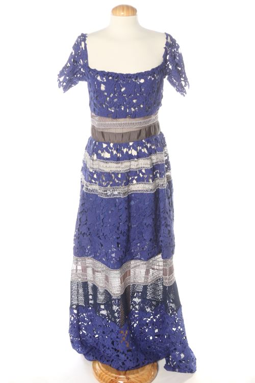 Aufwändiges Kleid