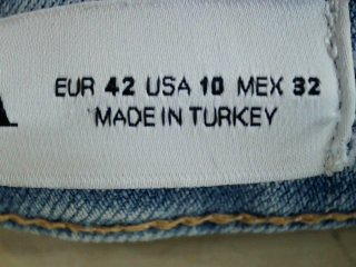 Vaquero de Zara de la talla 42, de color azul de ropa vaquera