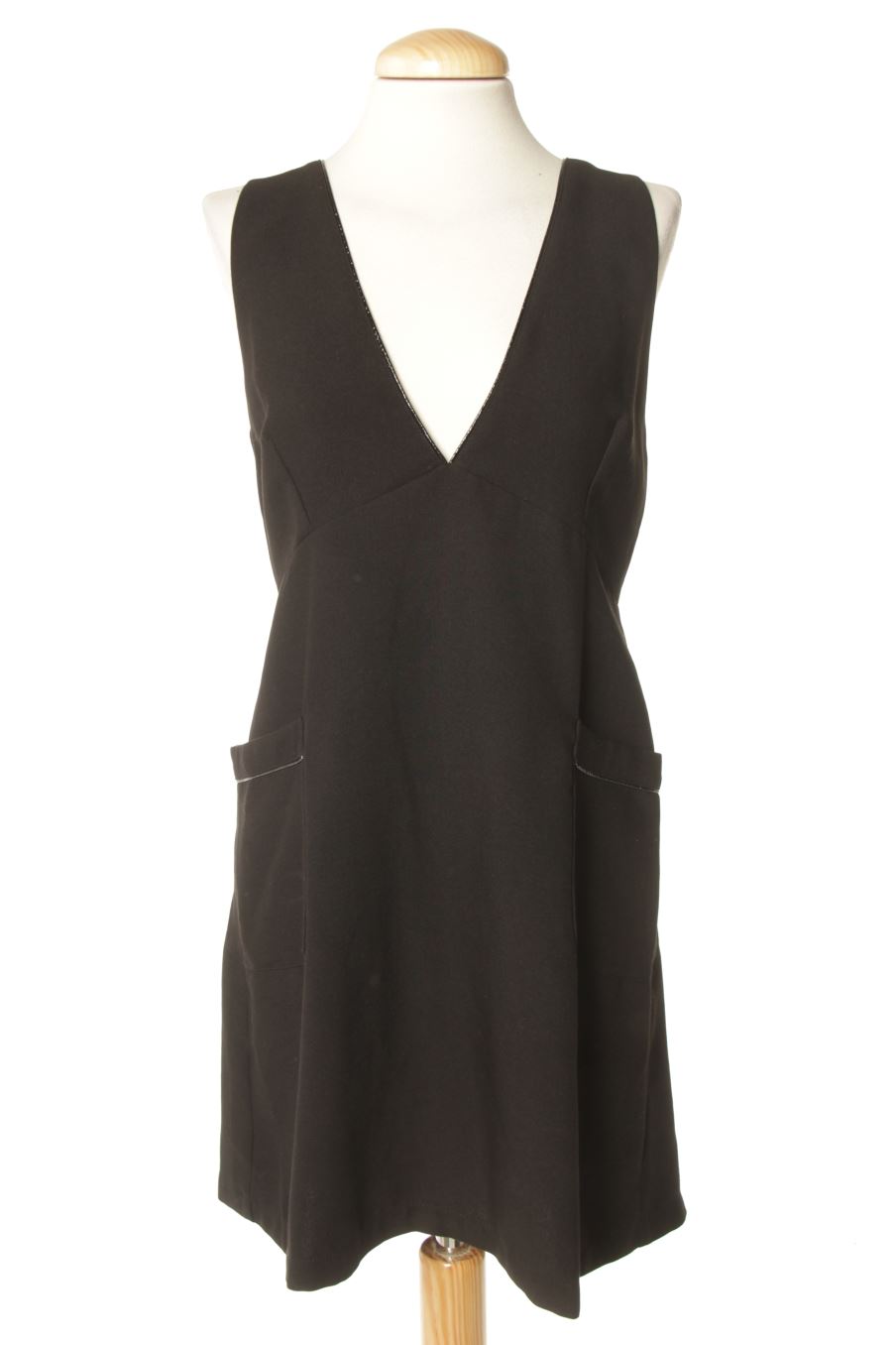 Robe casual Stradivarius de la taille L, de couleur noir