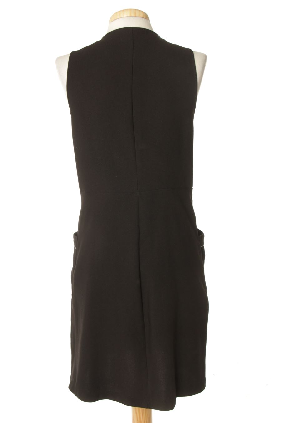 Robe casual Stradivarius de la taille L, de couleur noir