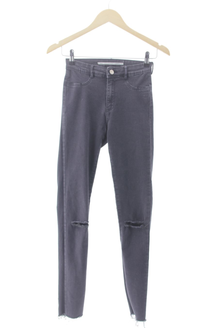 Vaquero de Zara de la talla 36, de color negro de ropa vaquera