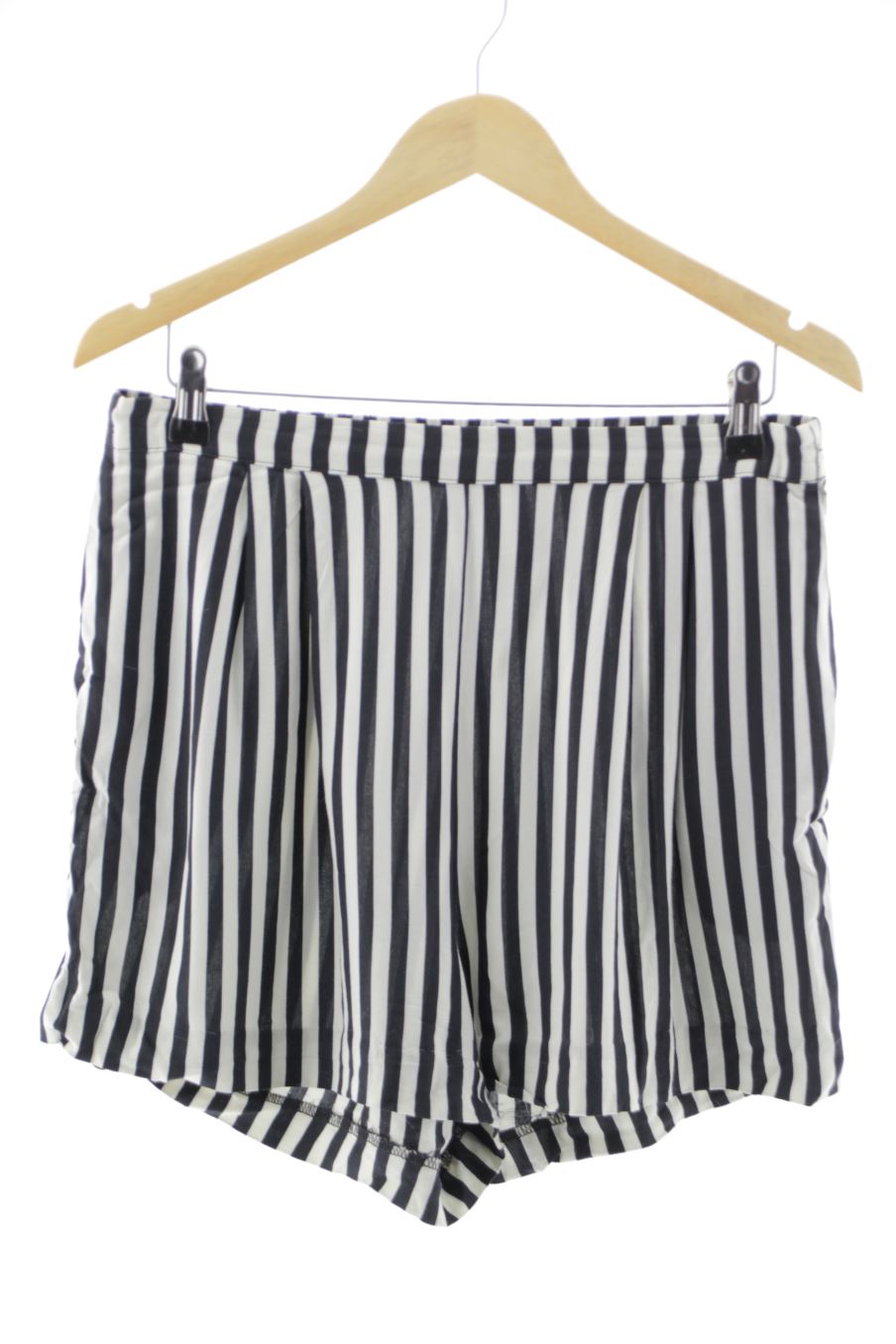 Shorts H&M de la taille 40, de couleur rayures