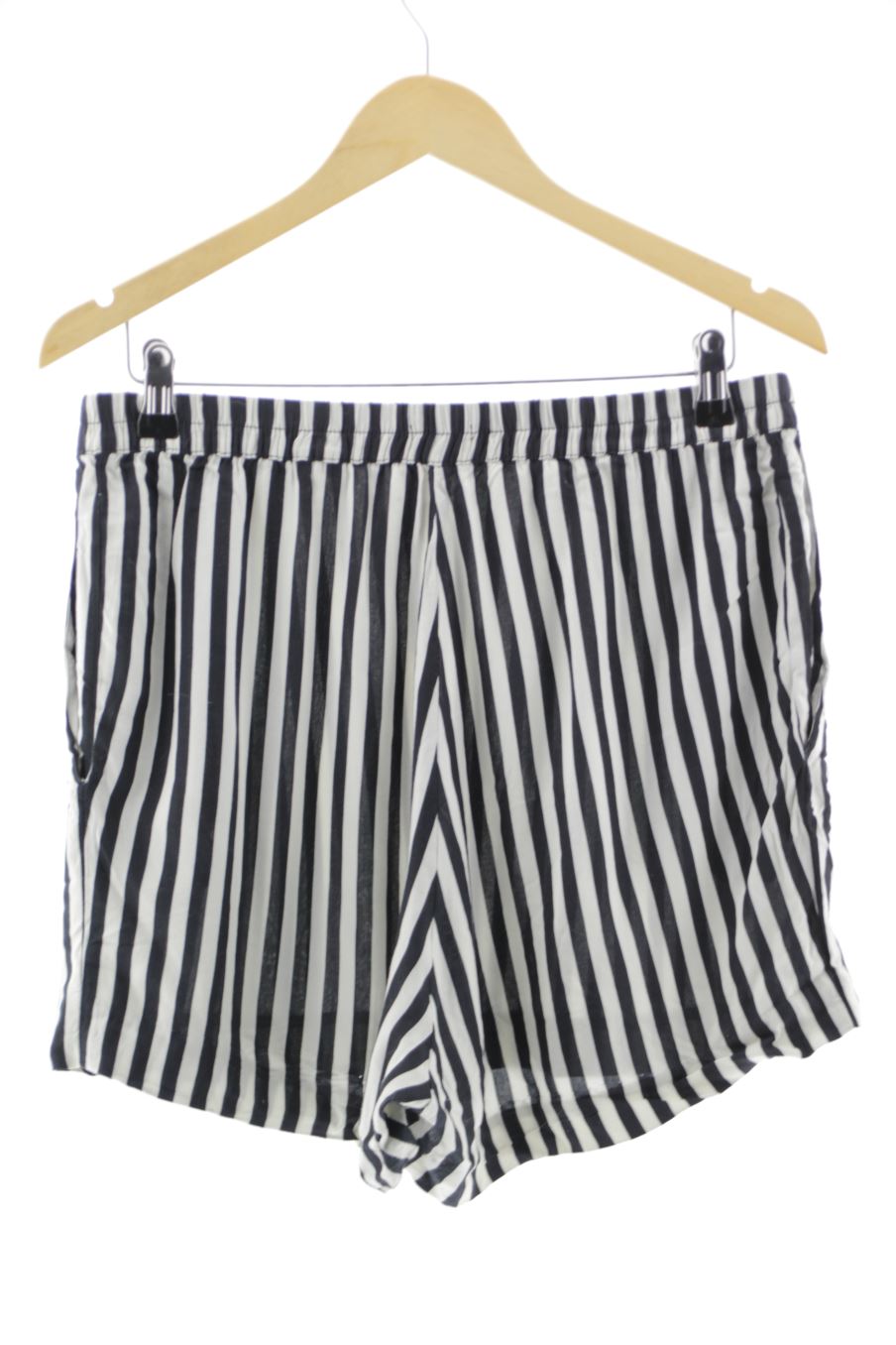 Shorts H&M de la taille 40, de couleur rayures