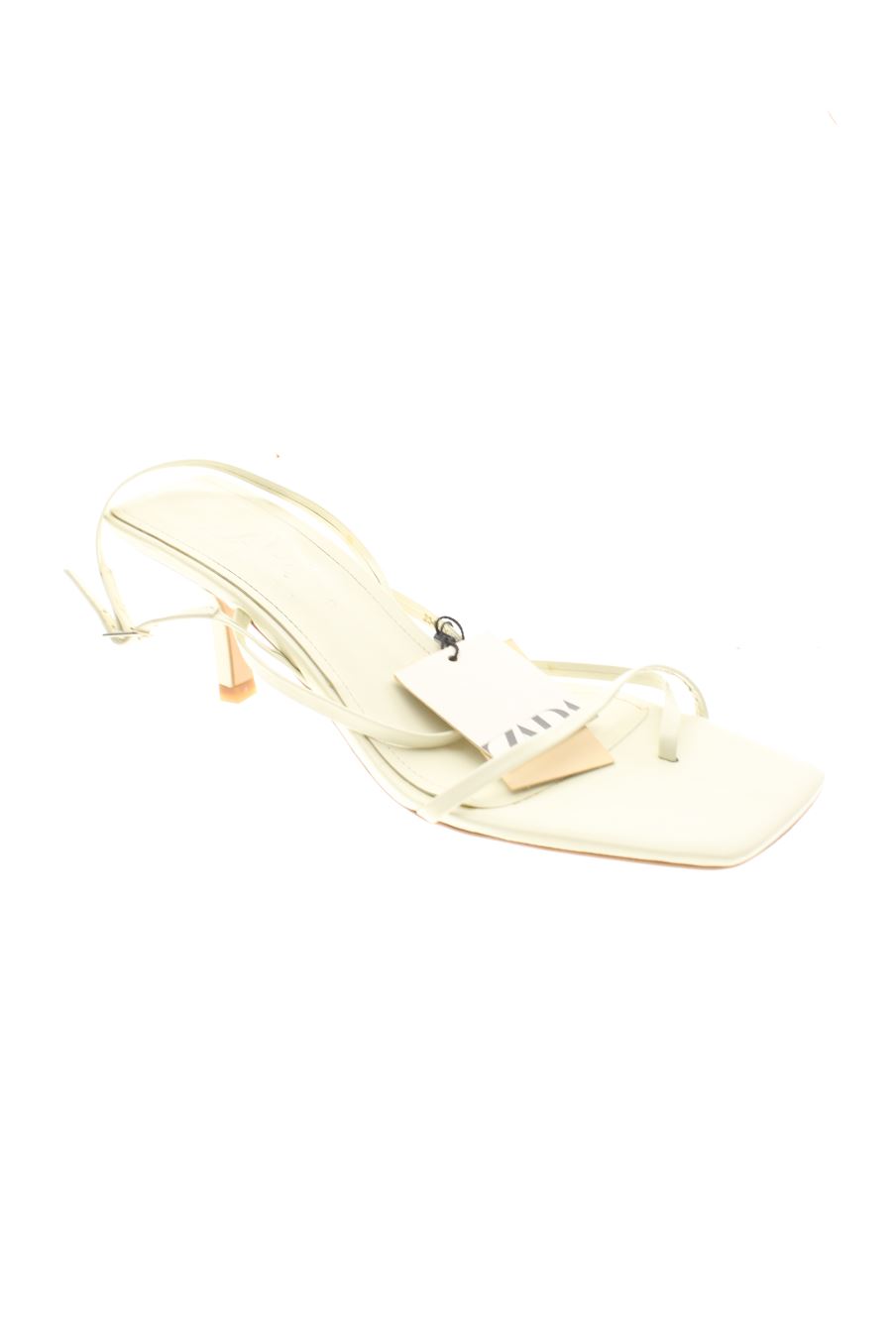 Sandalias tacon de Zara de la talla 40, de color blanco de