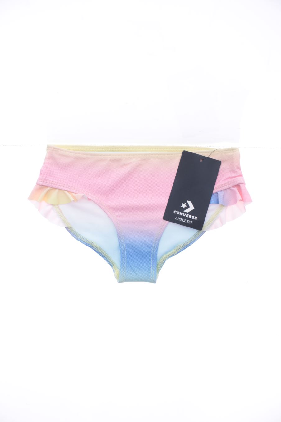 Maillot de bain Converse de la taille 6 ans avec une étiquette