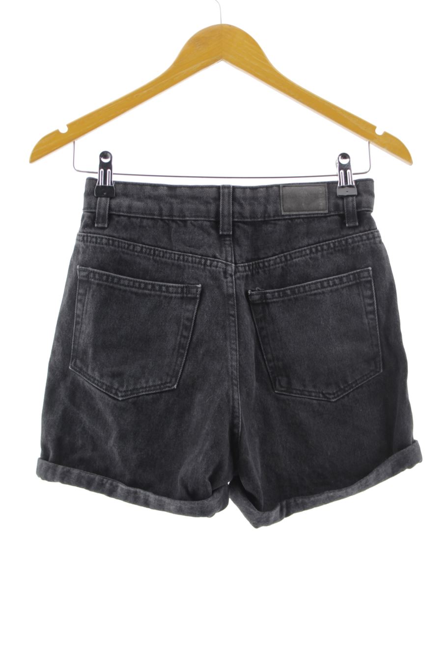 Shorts Bershka de la taille 32, de couleur noir de denim