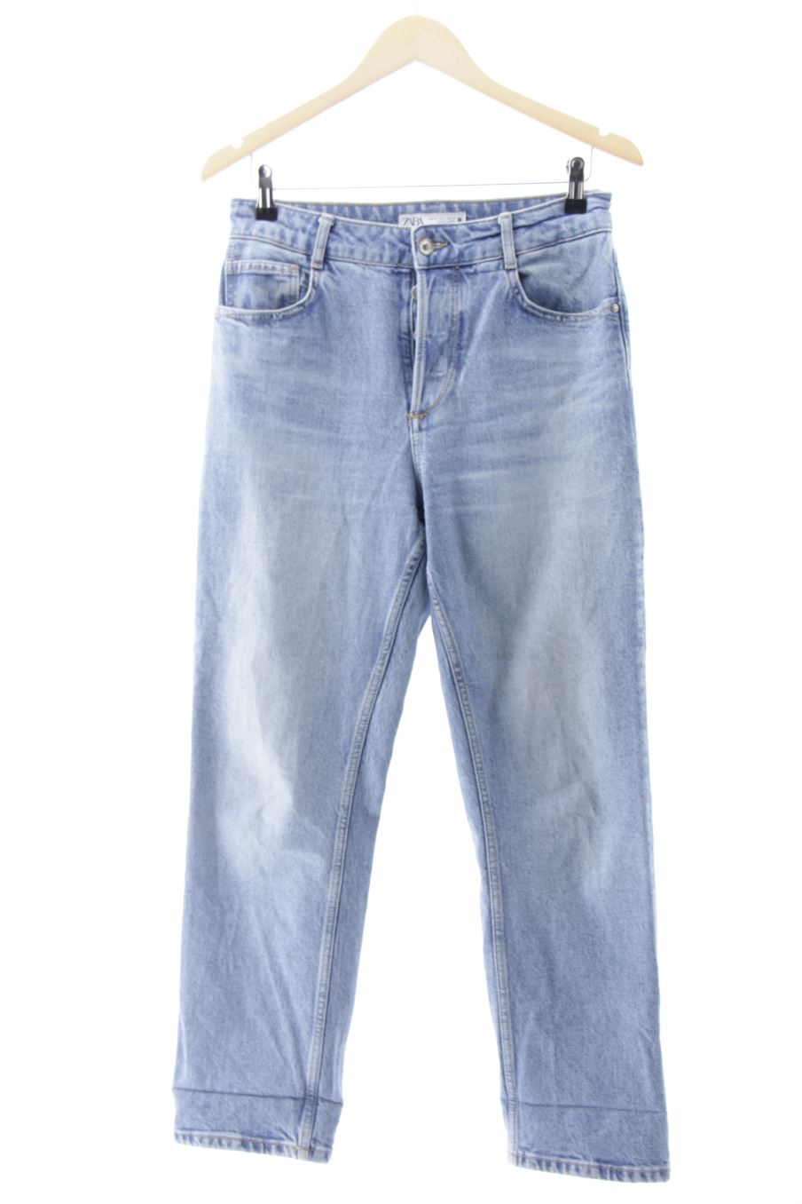 Jeans Zara de la taille 38, de couleur bleu de denim